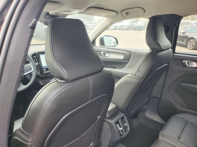 2026 Volvo XC40 B5 Core