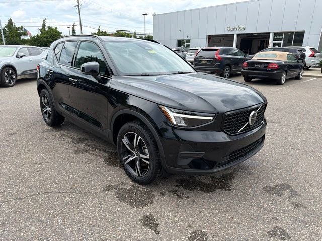 2026 Volvo XC40 B5 Core