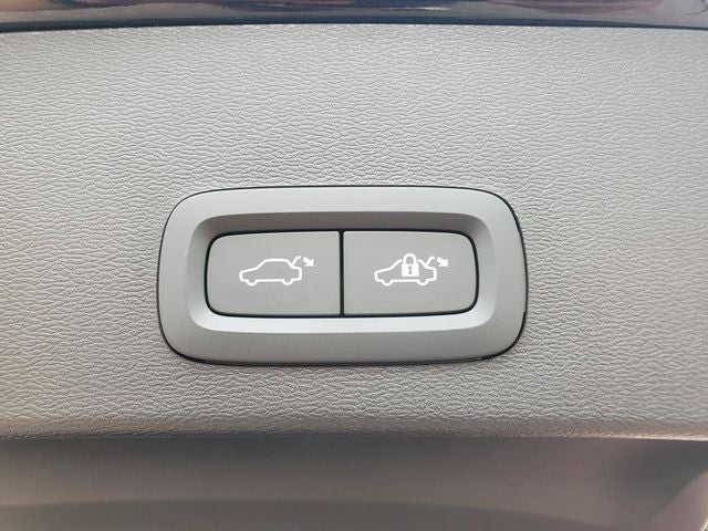 2026 Volvo XC40 B5 Core