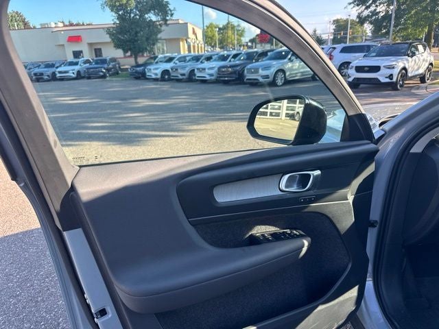 2026 Volvo XC40 B5 Core