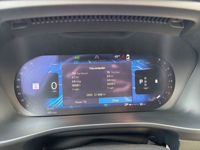 2024 Volvo XC40 B5 Plus Dark Theme