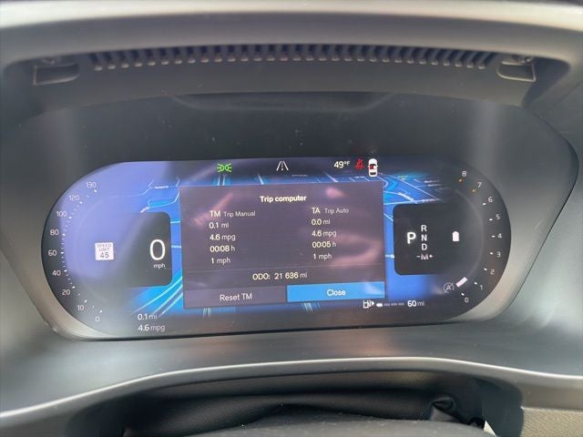 2024 Volvo XC40 B5 Plus Dark Theme