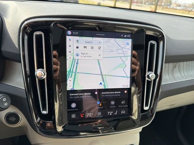 2024 Volvo XC40 B5 Plus Dark Theme