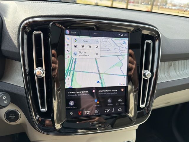 2024 Volvo XC40 B5 Plus Dark Theme