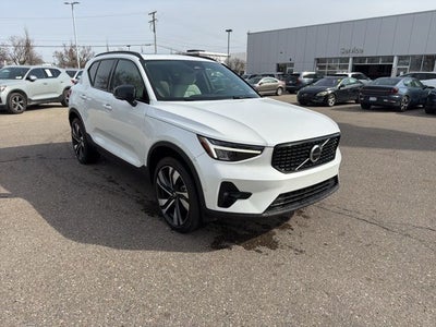 2024 Volvo XC40 B5 Plus Dark Theme