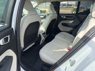 2024 Volvo XC40 B5 Plus Dark Theme