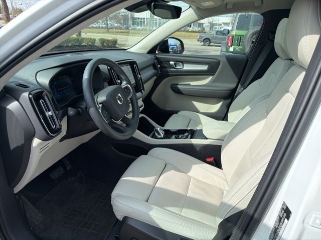 2024 Volvo XC40 B5 Plus Dark Theme