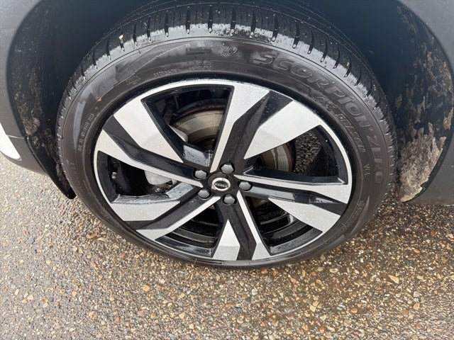 2024 Volvo XC40 Ultimate