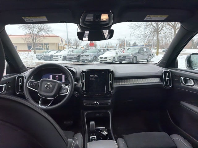 2024 Volvo XC40 Ultimate