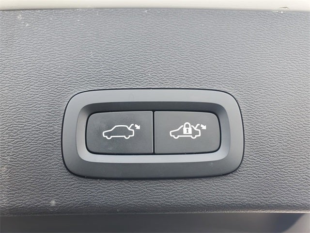 2024 Volvo XC40 Ultimate