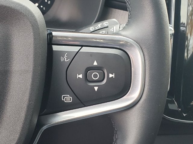 2026 Volvo XC40 B5 Ultra