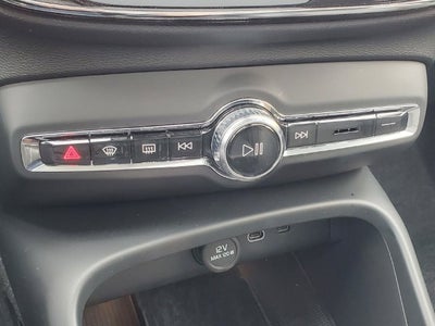2026 Volvo XC40 B5 Ultra