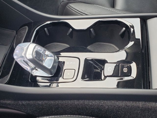 2026 Volvo XC40 B5 Ultra