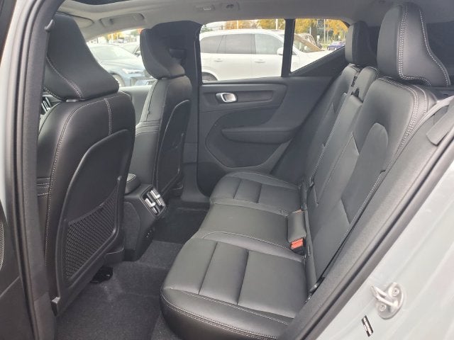 2026 Volvo XC40 B5 Ultra