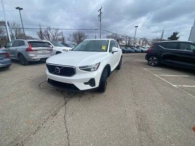 2023 Volvo XC40 B5 Plus Bright Theme