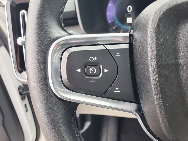 2023 Volvo XC40 B5 Plus Bright Theme