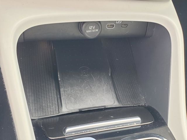 2023 Volvo XC40 B5 Plus Bright Theme