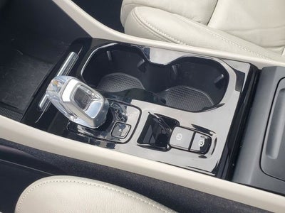 2023 Volvo XC40 B5 Plus Bright Theme