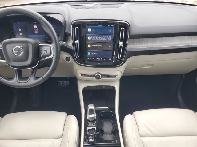 2023 Volvo XC40 B5 Plus Bright Theme