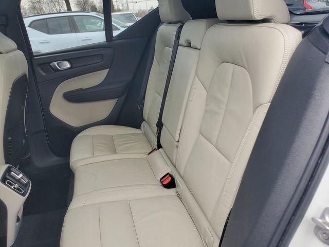 2023 Volvo XC40 B5 Plus Bright Theme