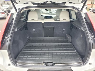 2023 Volvo XC40 B5 Plus Bright Theme