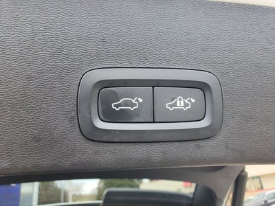 2023 Volvo XC40 B5 Plus Bright Theme