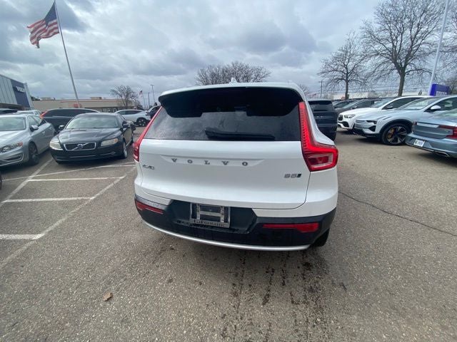 2023 Volvo XC40 B5 Plus Bright Theme