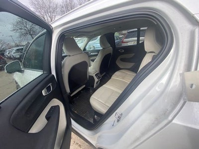2023 Volvo XC40 B5 Plus Bright Theme