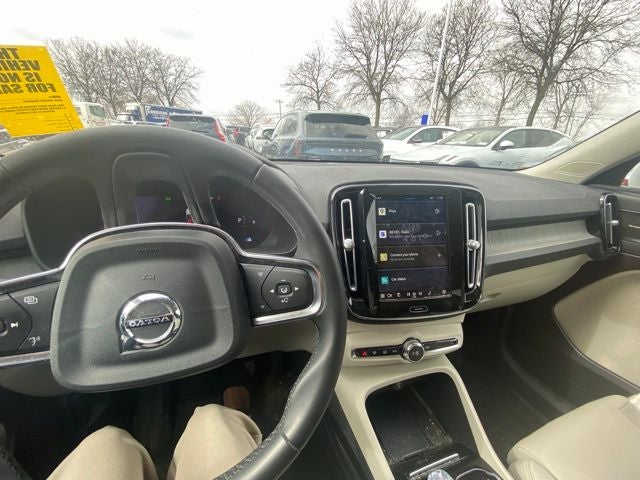 2023 Volvo XC40 B5 Plus Bright Theme