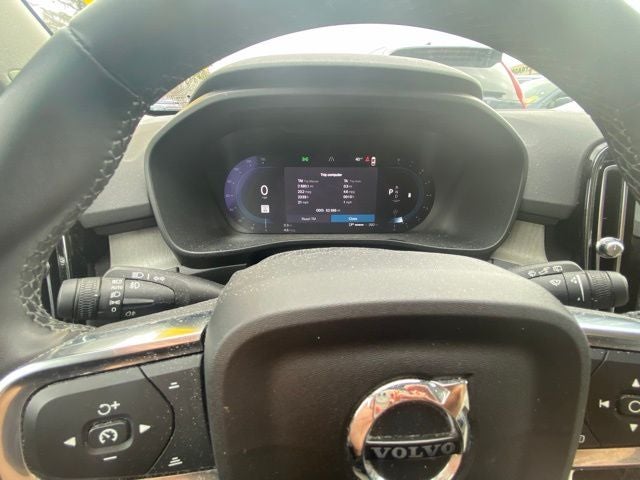 2023 Volvo XC40 B5 Plus Bright Theme