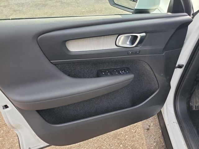 2023 Volvo XC40 B5 Core
