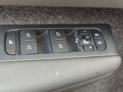 2023 Volvo XC40 B5 Plus Dark Theme