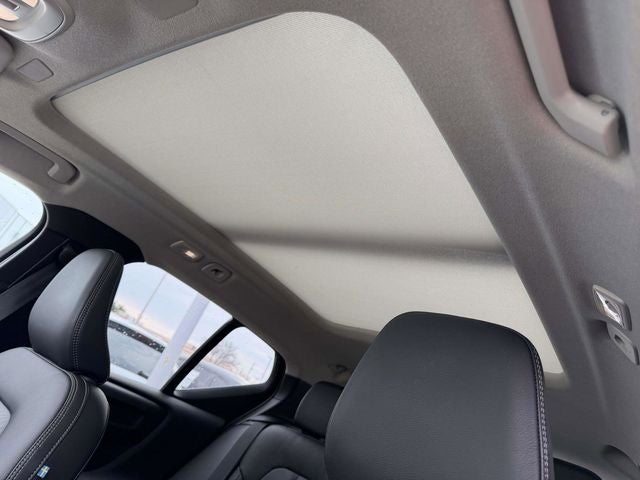 2023 Volvo XC40 B5 Plus Dark Theme