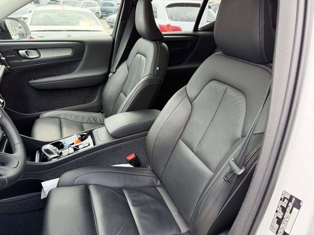 2023 Volvo XC40 B5 Plus Dark Theme