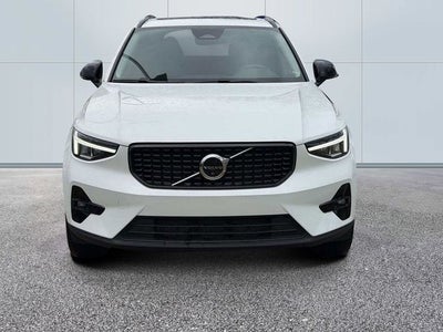 2023 Volvo XC40 B5 Plus Dark Theme