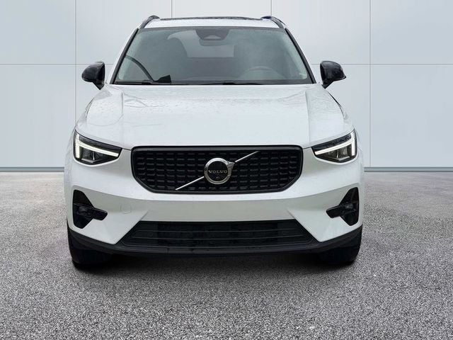2023 Volvo XC40 B5 Plus Dark Theme