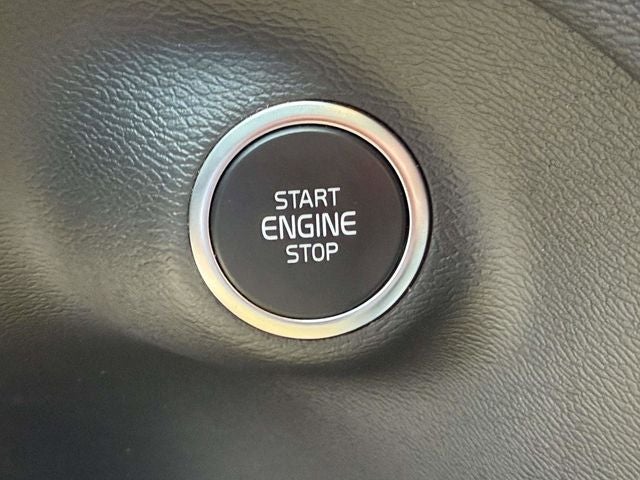 2023 Volvo XC40 B5 Plus Dark Theme