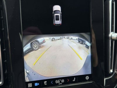 2023 Volvo XC40 B5 Plus Dark Theme