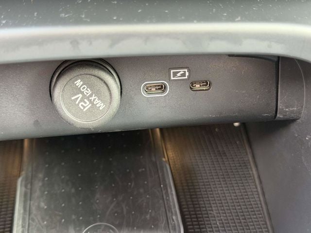 2023 Volvo XC40 B5 Plus Dark Theme