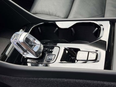 2023 Volvo XC40 B5 Plus Dark Theme