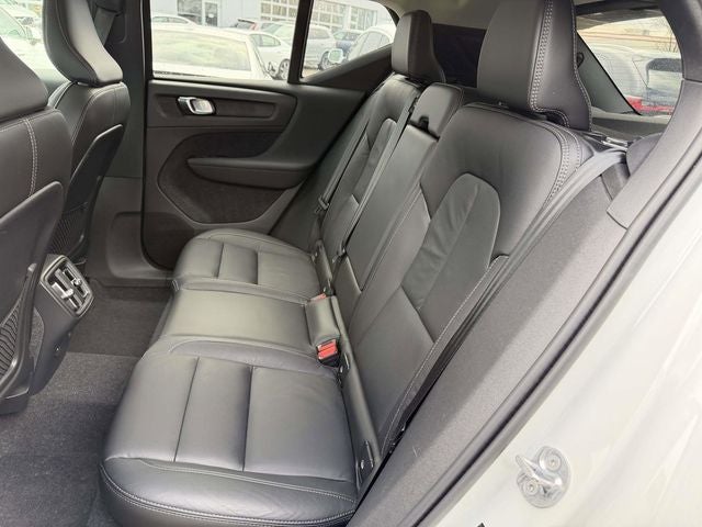 2023 Volvo XC40 B5 Plus Dark Theme