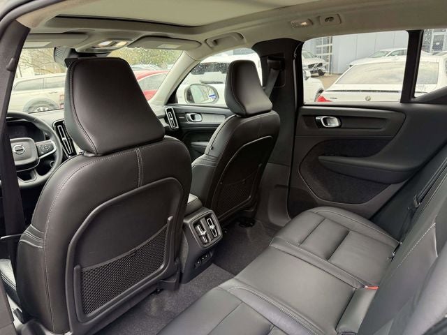 2023 Volvo XC40 B5 Plus Dark Theme