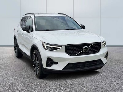 2023 Volvo XC40 B5 Plus Dark Theme