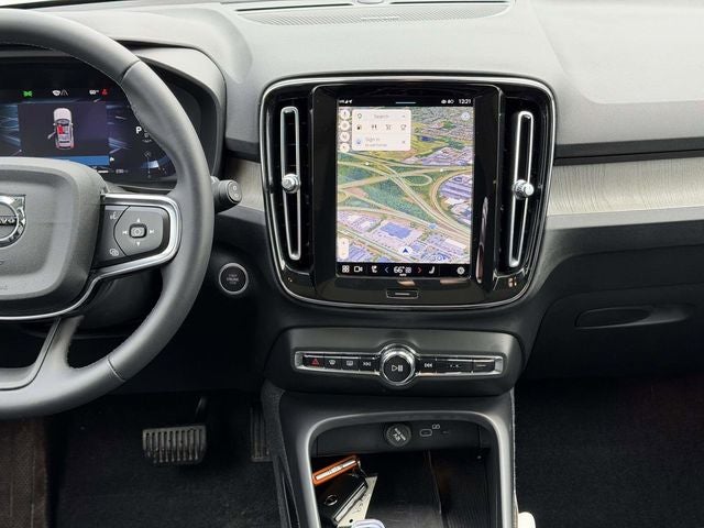 2023 Volvo XC40 B5 Plus Dark Theme