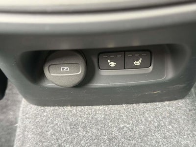 2023 Volvo XC40 B5 Plus Dark Theme