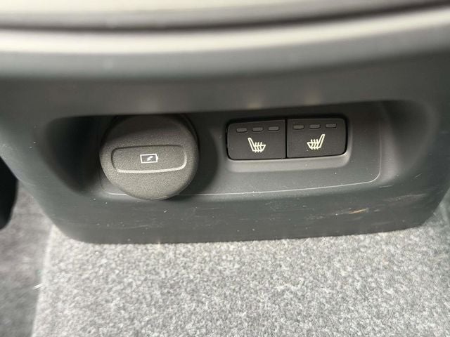 2023 Volvo XC40 B5 Plus Dark Theme