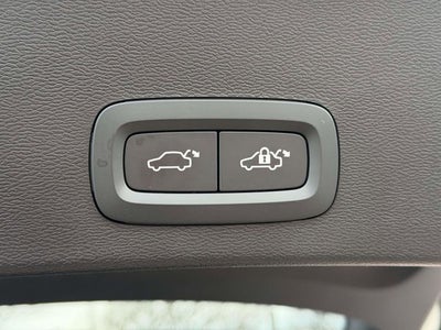 2023 Volvo XC40 B5 Plus Dark Theme