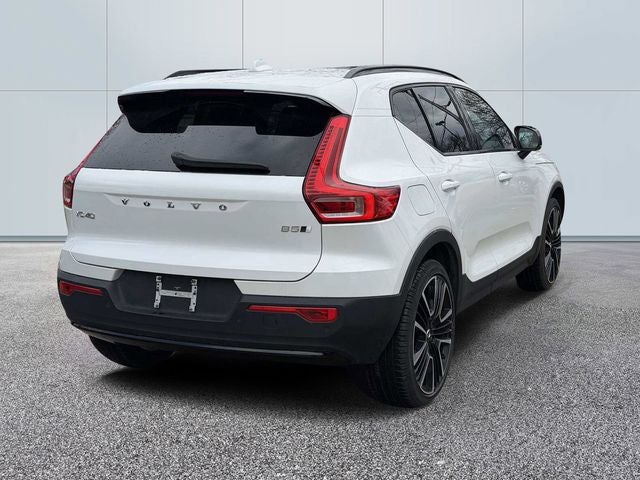 2023 Volvo XC40 B5 Plus Dark Theme