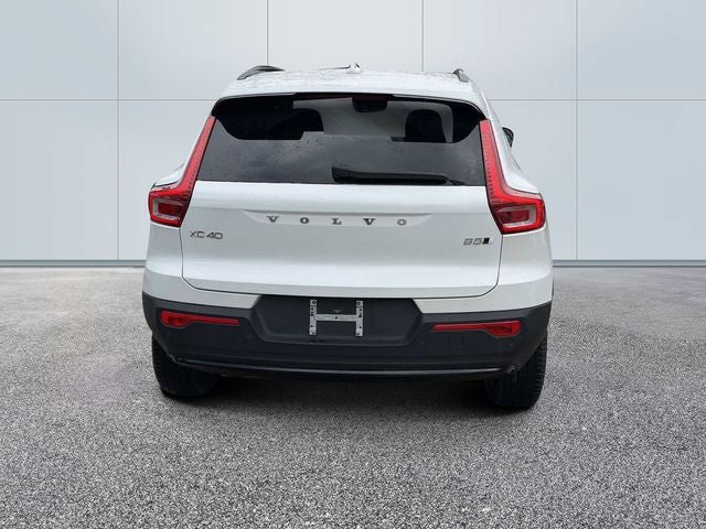 2023 Volvo XC40 B5 Plus Dark Theme