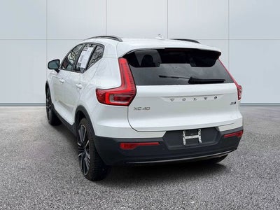 2023 Volvo XC40 B5 Plus Dark Theme